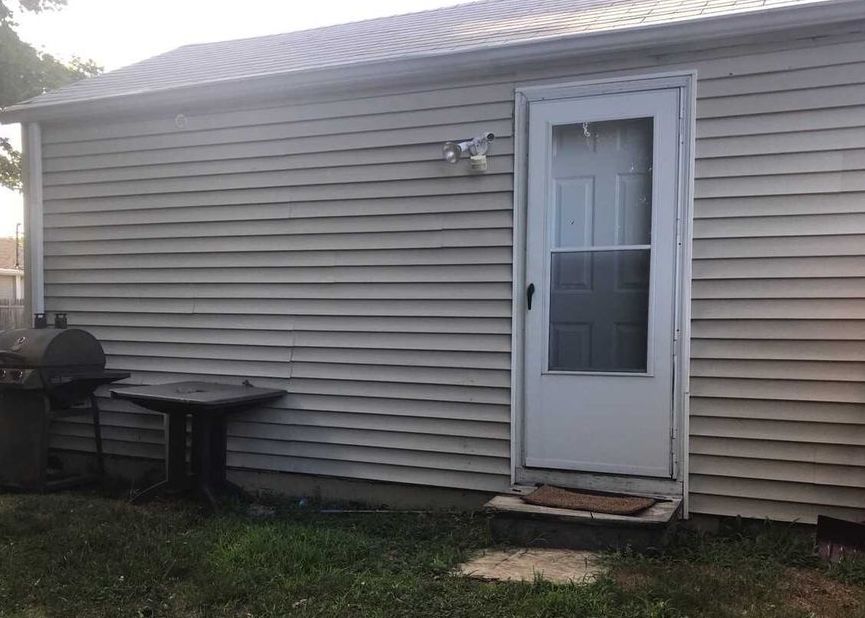 Johnson Ave, Bohemia, NY 11716, Foreclosure 264,900 5BD / 2BH