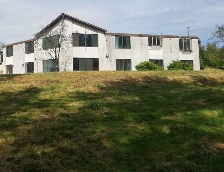 Dwight Ln, Greenwich, CT 06831, Foreclosure 1,390,000 2BD / 1BH