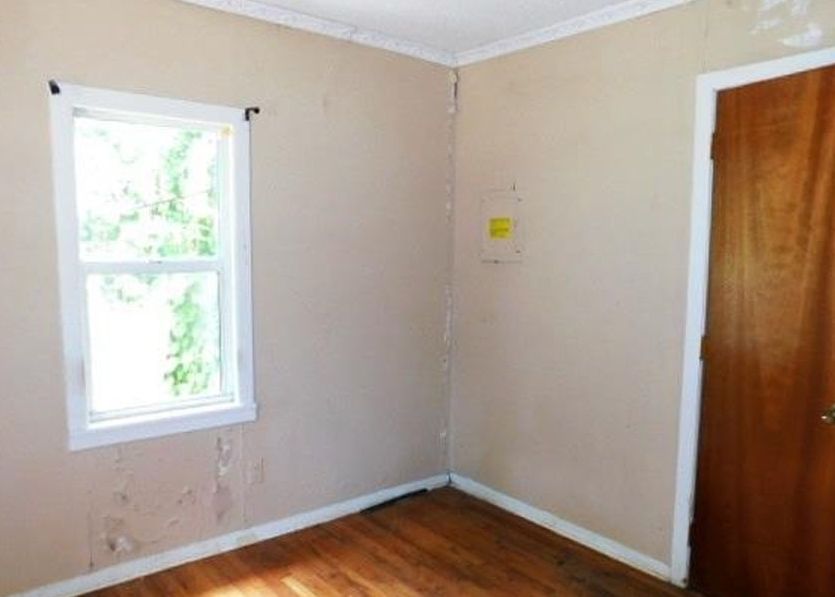 N N St, Pensacola, FL 32501, Foreclosure 139,900 2BD / 2BH