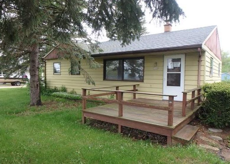 E Oakwood Rd, Oak Creek, WI 53154, Foreclosure 85,000 3BD / 1BH