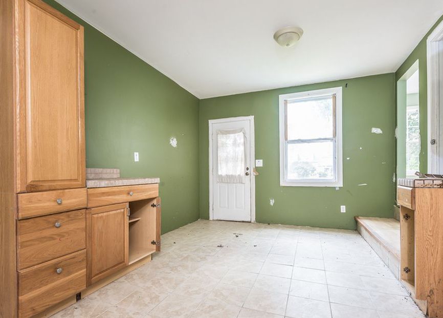 Woodland Ct, Ypsilanti, MI 48197, Foreclosure 95,000 3BD / 1BH