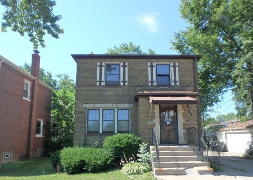 W 99th St, Chicago, IL 60628, Foreclosure 32,000 3BD / 2BH