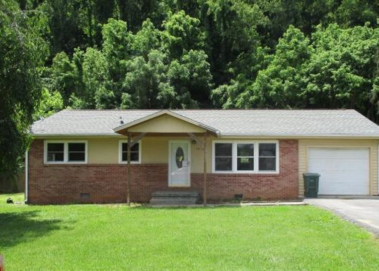 Thomas Blvd, Elizabethton, TN 37643, Foreclosure 49,900 3BD / 1BH