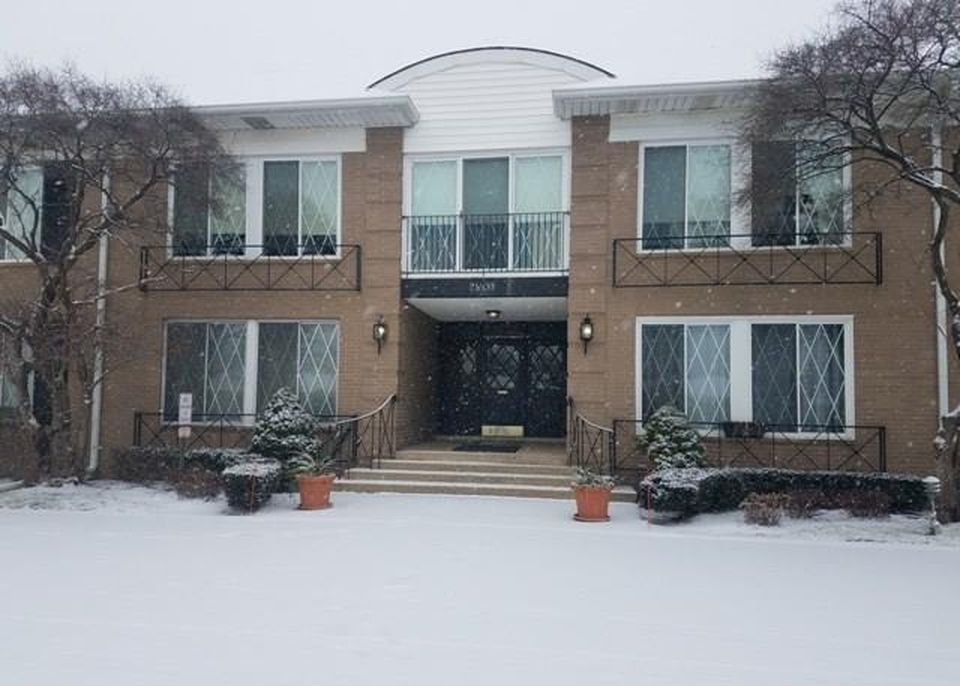 Southfield Rd Apt 105, Southfield, MI 48075, Foreclosure 59,000 3BD / 2.5BH Foreclosure