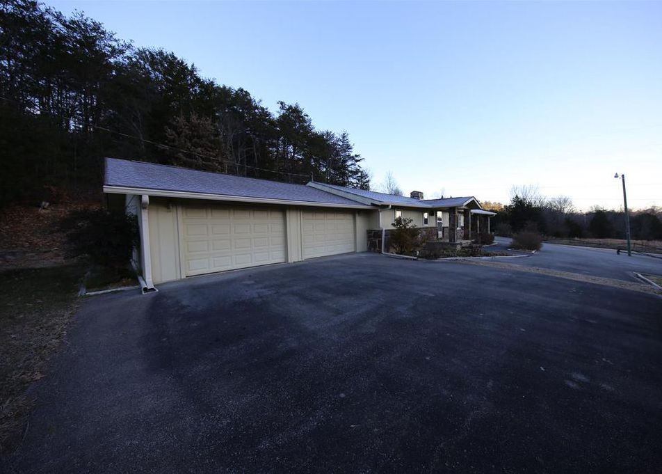 Wears Valley Rd, Pigeon TN 37863, Foreclosure 241,766 3BD