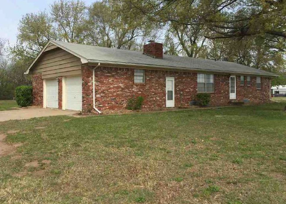 S 151st St W, Clearwater, KS 67026, Foreclosure 125,000 2BD / 1