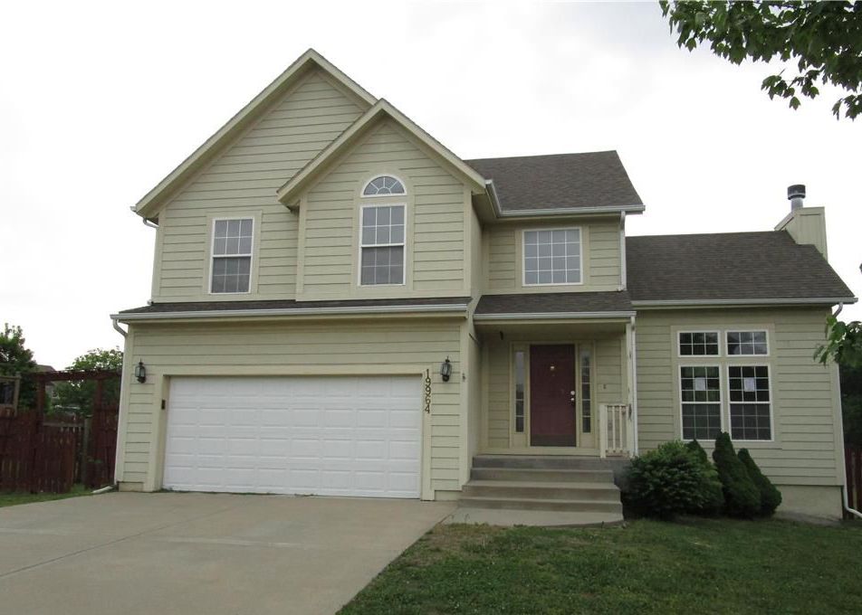 W 218th St, Spring Hill, KS 66083, Foreclosure 185,000 3BD / 2.5BH