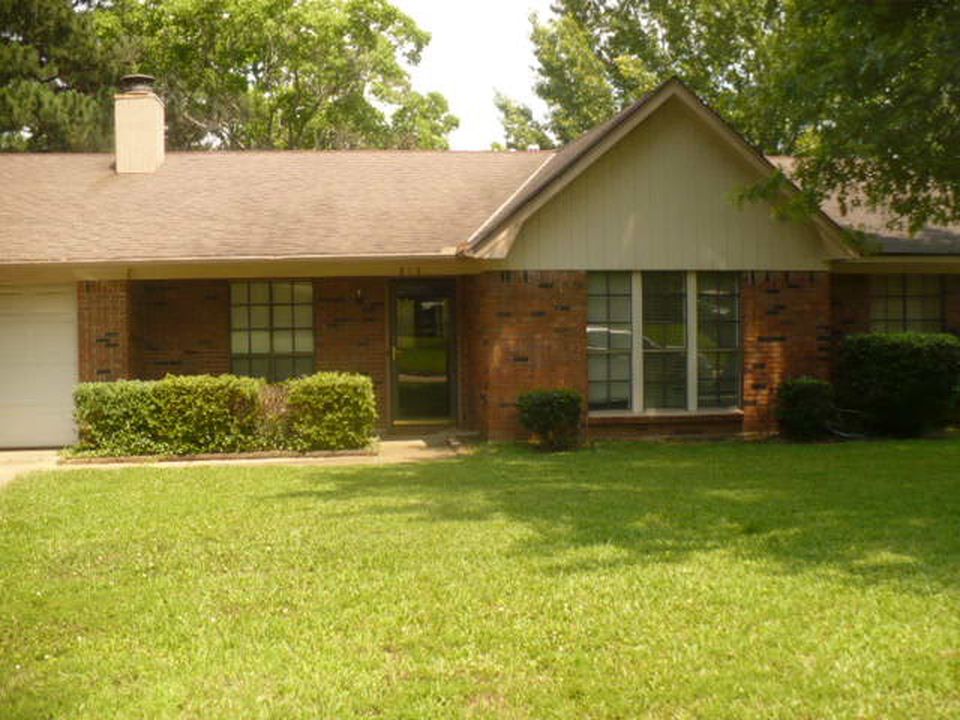 Casa Urbano Dr, Clinton, MS 39056, Foreclosure 105,000 3BD / 2BH