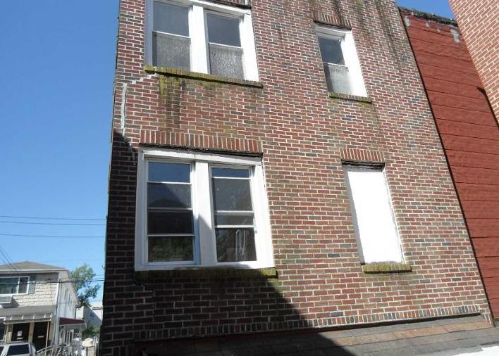 New Haven Ave, Far Rockaway, NY 11691, Foreclosure 289,900 3BD