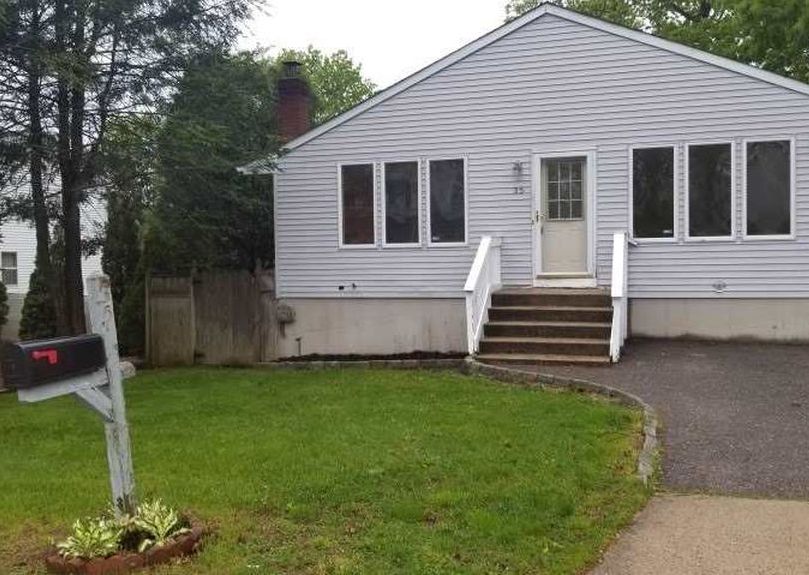 Pagnotta Dr, Port Jefferson Station, NY 11776, Foreclosure 229,900