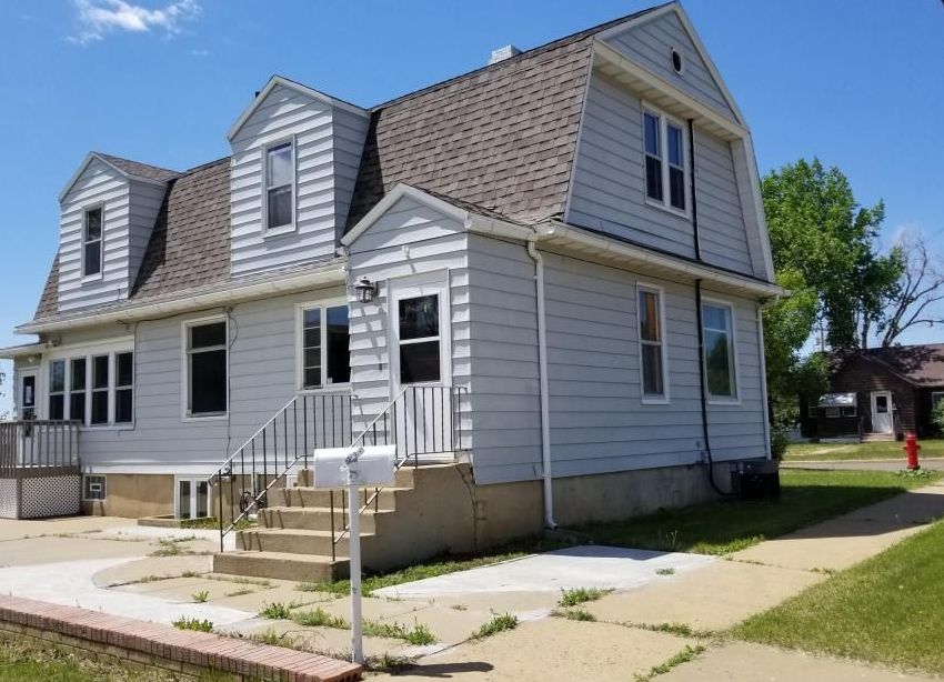 1st St W, Dickinson, ND 58601, Foreclosure 169,900 4BD / 1.5BH