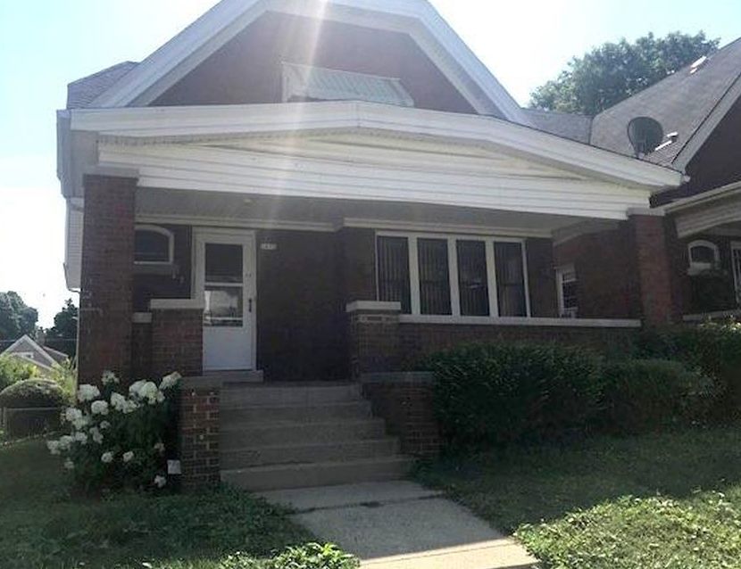 S 15th Pl, Milwaukee, WI 53215, Foreclosure 59,000 6BD / 2BH