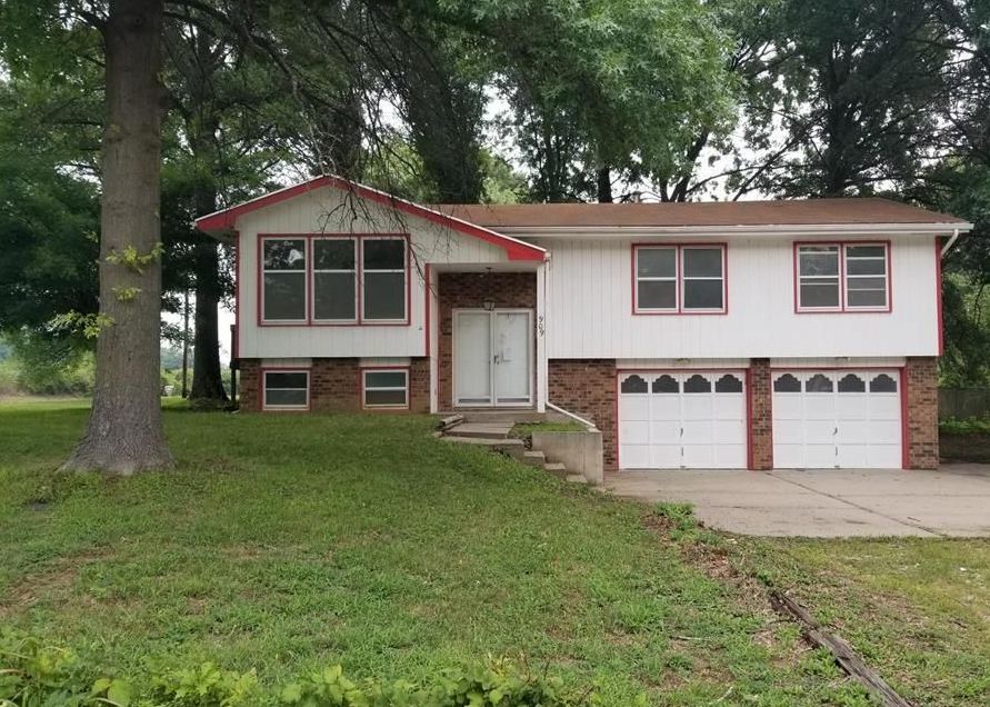 Ida St, Lansing, KS 66043, Foreclosure 95,900 4BD / 3BH