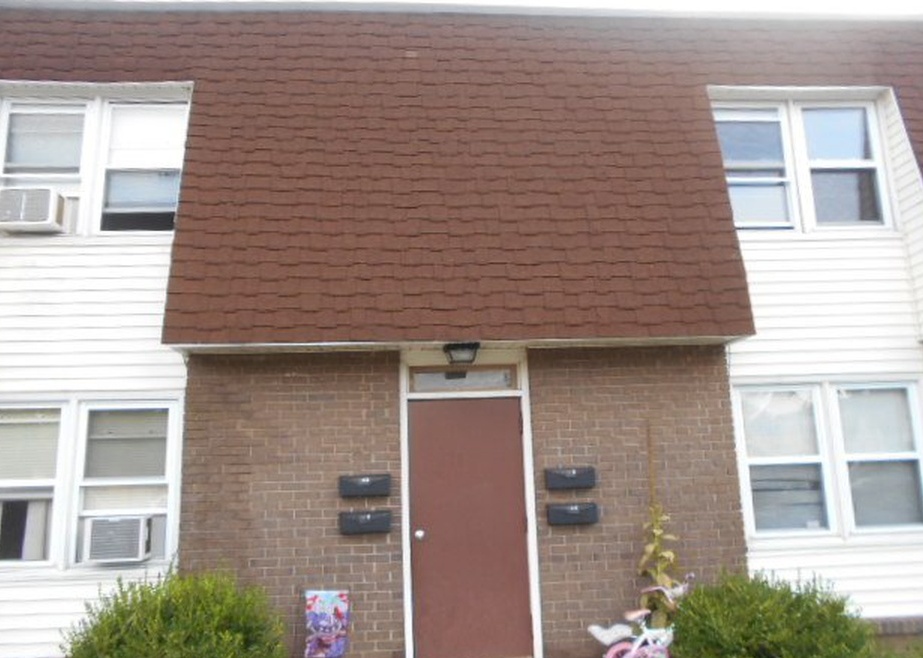 St Apt D, East Haven, CT 06512, Foreclosure Call 1BD / 1BH Foreclosure Listing