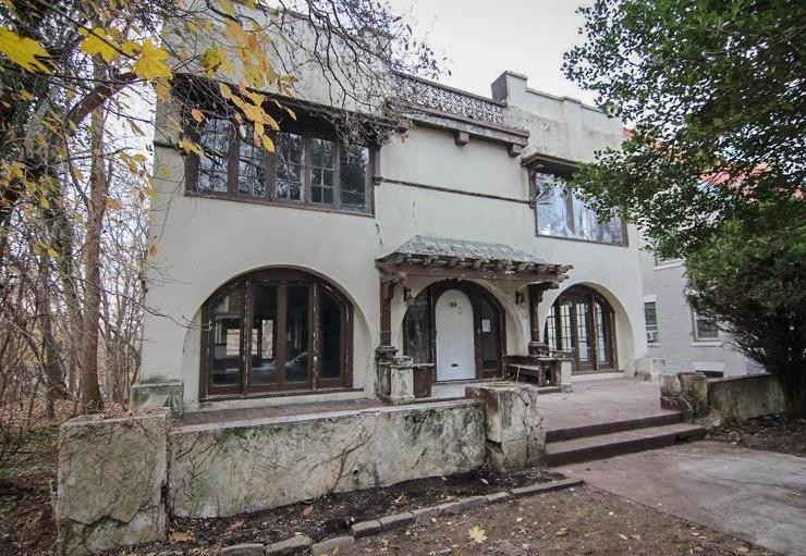 S Munn Ave, East Orange, NJ 07018, Foreclosure 89,900 5BD / 4BH