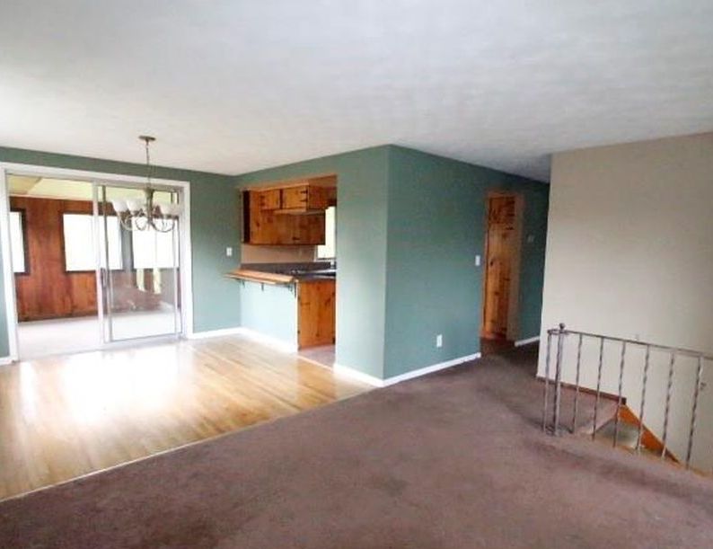 Sunset Dr, Lockport, NY 14094, Foreclosure 98,000 3BD / 2BH