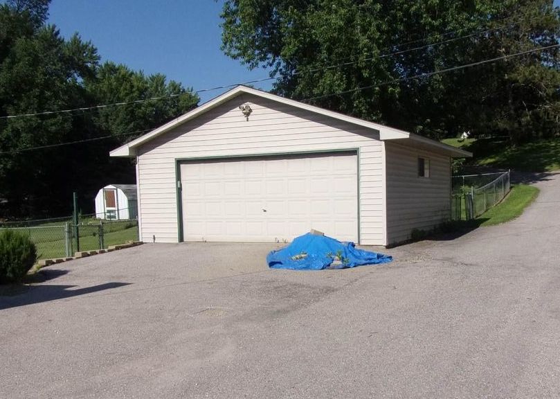 S Oak St, La Crescent, MN 55947, Foreclosure 124,900 2BD / 1BH