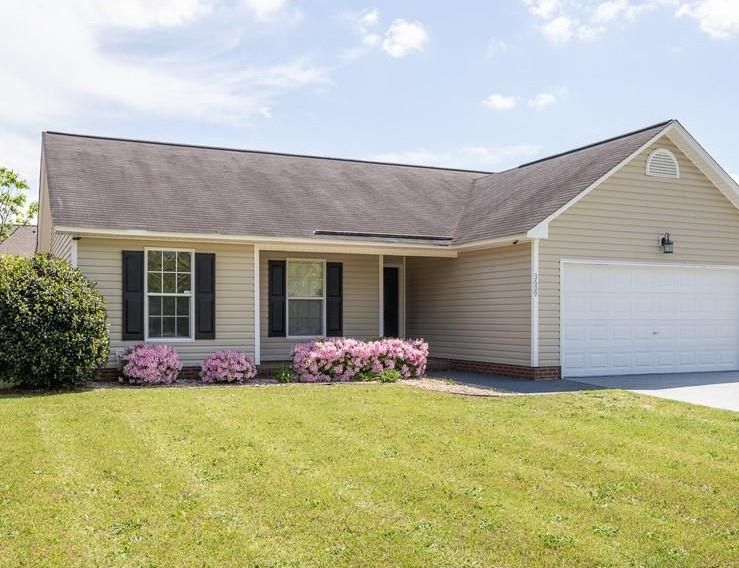 Camden Road Ext, Hope Mills, NC 28348, Foreclosure 94,900 3BD