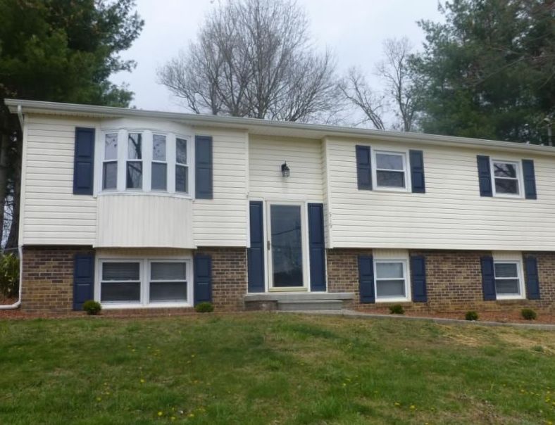 Old Gray Station Rd, Johnson City, TN 37615, Foreclosure 117,450