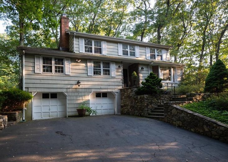 Littlebrook Rd N, Darien, CT 06820, Foreclosure 949,900 4BD / 3BH