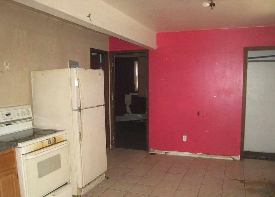 Quencer Rd, Saint Albans, NY 11412, Foreclosure 399,900 7BD / 4BH Foreclosure Listing