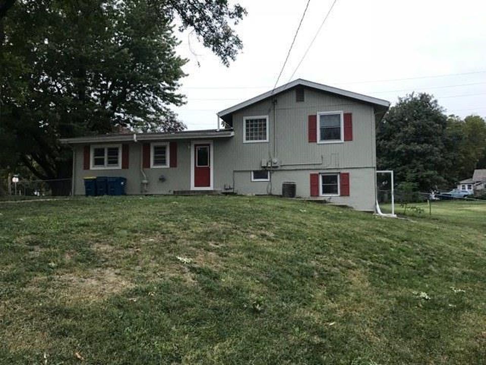W Liberty Dr, Liberty, MO 64068, Foreclosure 119,000 3BD / 2BH