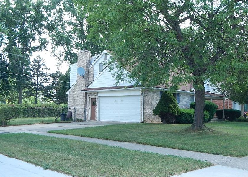 Lockdale Dr, Sterling Heights, MI 48310, Foreclosure 174,900 4BD