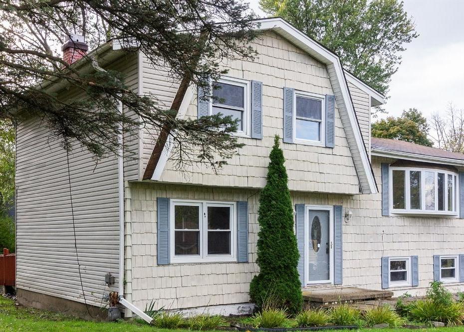Conning Ave, Middletown, NY 10941, Foreclosure 234,900 4BD / 2BH
