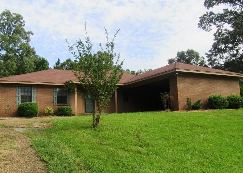 Clay Rd, Grenada, MS 38901, Foreclosure 99,900 3BD / 2BH