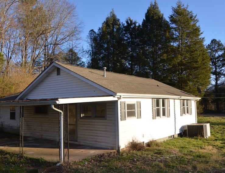 Harriman Hwy, Harriman, TN 37748, Foreclosure 65,000 3BD / 1BH