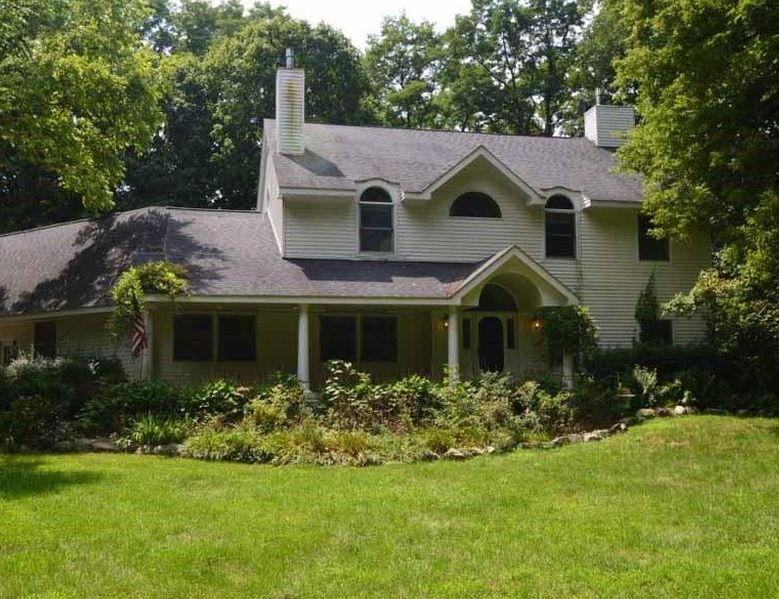 S Hickory Ridge Trl, Milford, MI 48380, Foreclosure 445,000 3BD