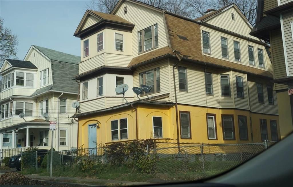 Adams St, Hartford, CT 06112, Foreclosure 144,900 9BD / 3BH