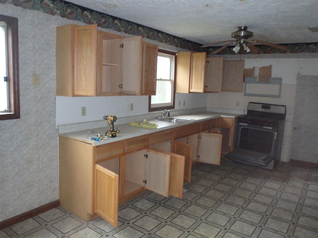 E Lyon St, KY 42437, Foreclosure Call 2BD / 1BH