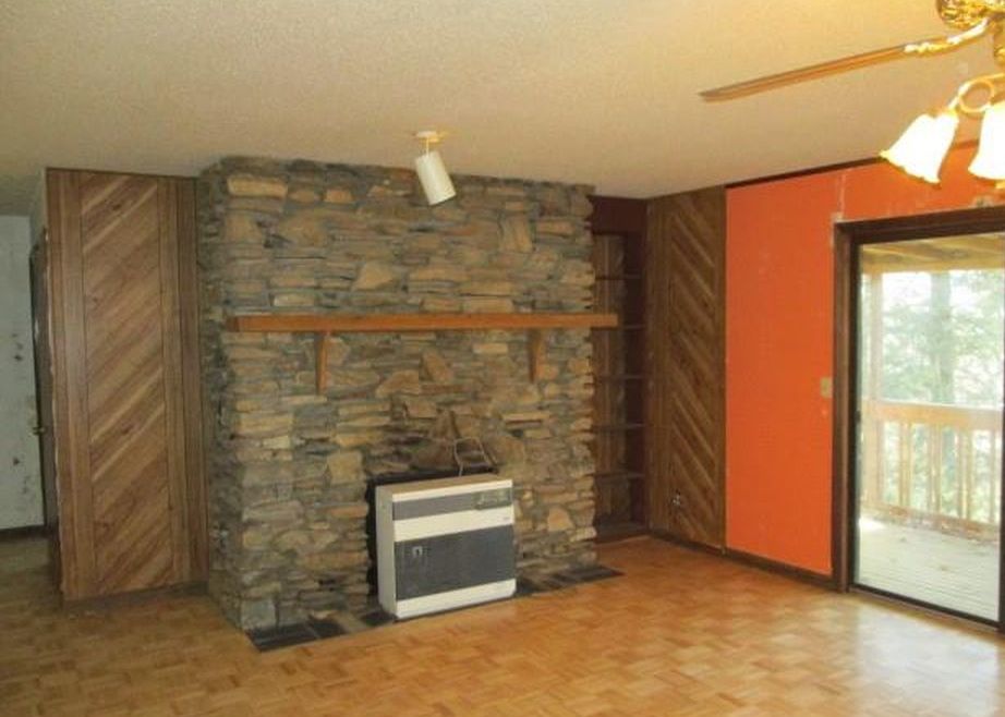 Scarlet Oaks Dr, Etowah, NC 28729, Foreclosure 119,900 3BD / 2BH