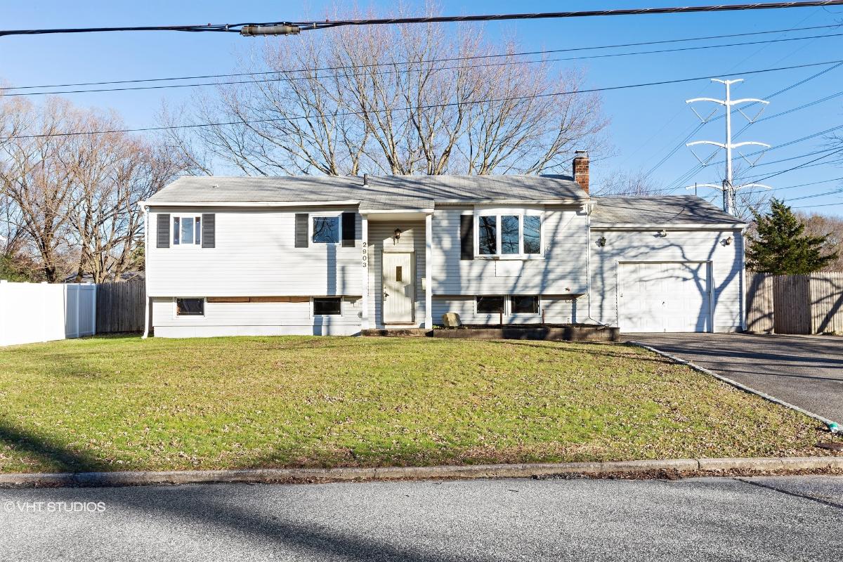 Kane Ave, Medford, NY 11763, Foreclosure 209,900 3BD / 1BH