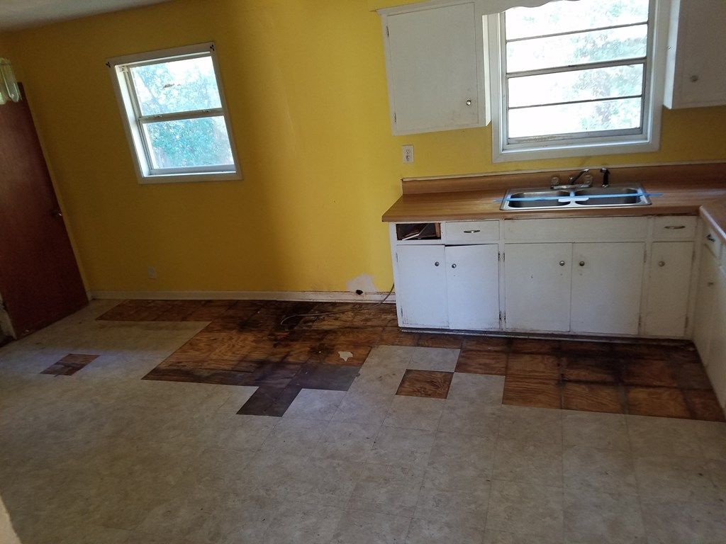 Greenbriar Dr, Columbus, GA 31907, Foreclosure 27,700 3BD / 1BH