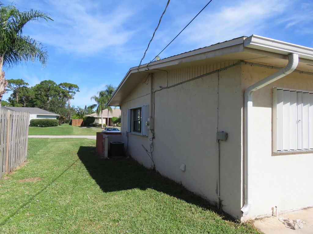 Se Belfast Ave, Port Saint Lucie, FL 34983, Foreclosure 159,900