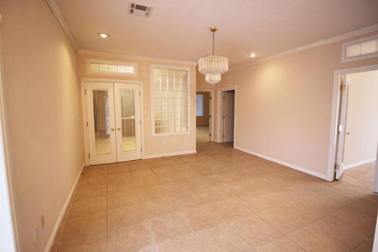 Sw Sandra Cir, Lawton, OK 73505, Foreclosure 278,000 4BD / 3BH