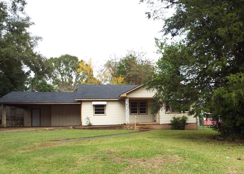 Ave, Natchez, MS 39120, Foreclosure 37,500 2BD / 2BH