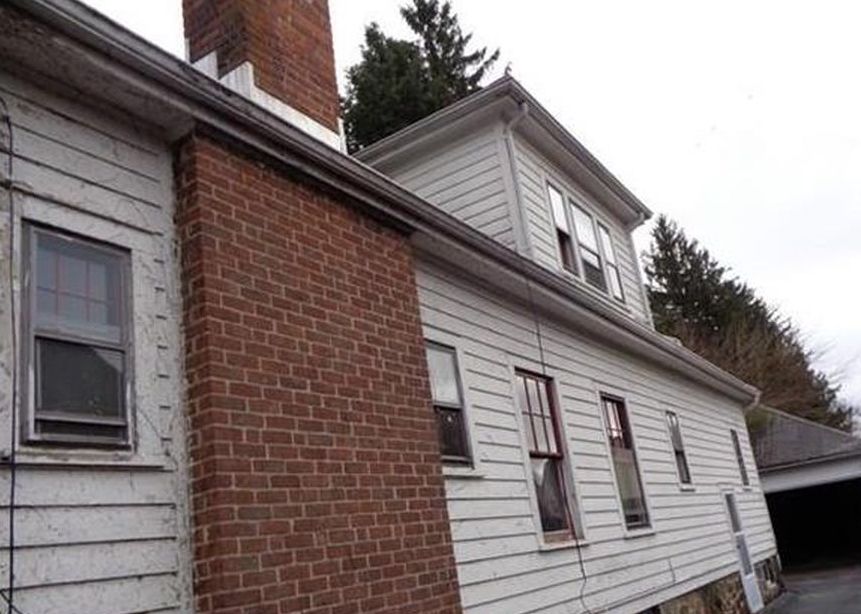 Stratford Rd, New Britain, CT 06053, Foreclosure 109,900 4BD / 2BH