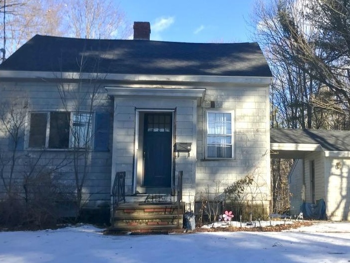 High St, Windham, ME 04062, Foreclosure 165,000 2BD / 1BH