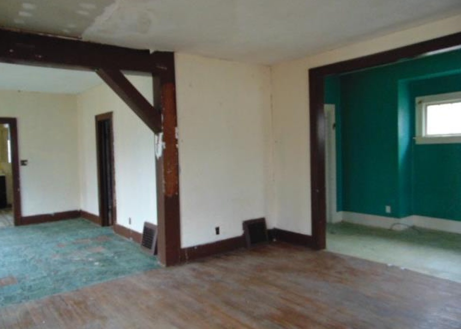 N Main St, Hillsboro, IL 62049, Foreclosure Call 4BD / 1BH