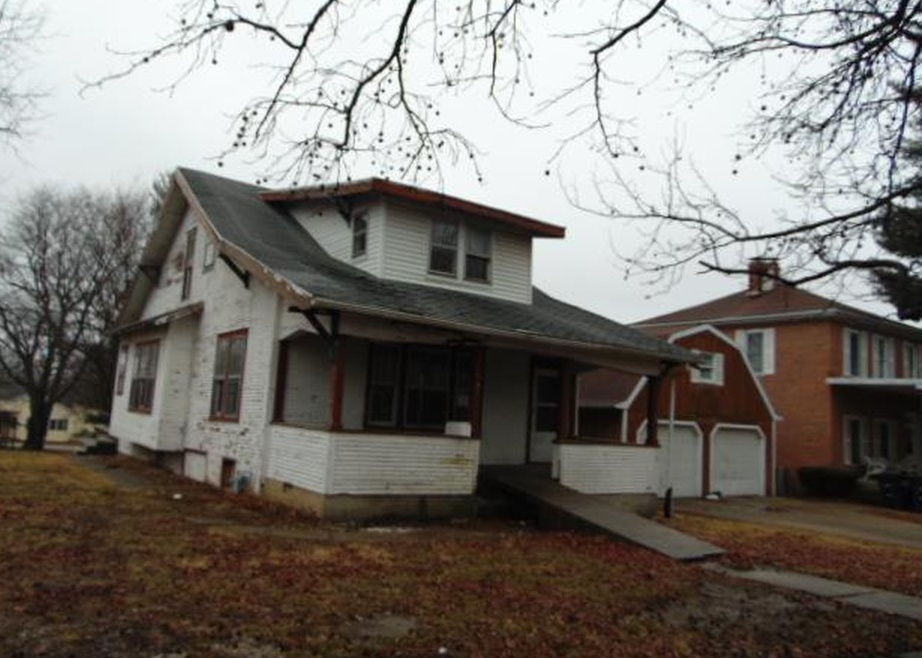 N Main St, Hillsboro, IL 62049, Foreclosure Call 4BD / 1BH