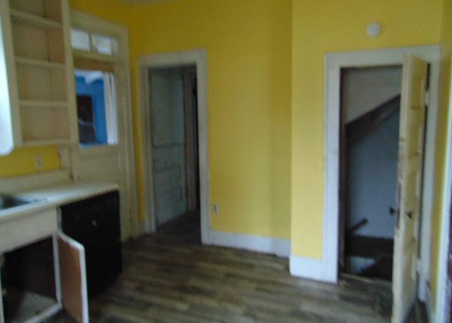 N Main St, Hillsboro, IL 62049, Foreclosure Call 4BD / 1BH