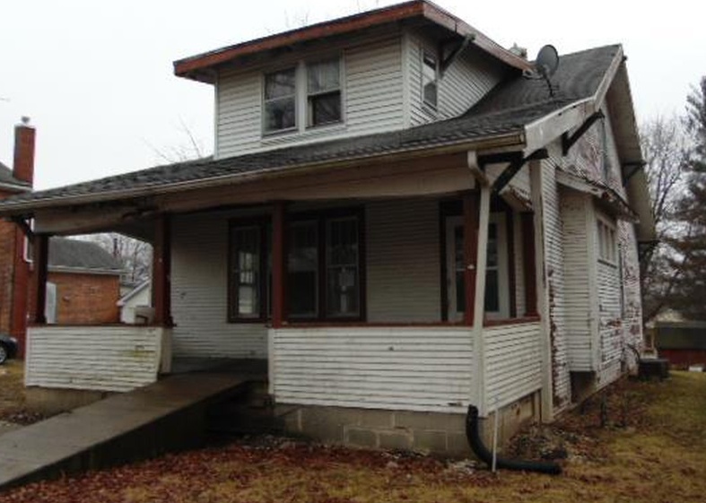N Main St, Hillsboro, IL 62049, Foreclosure Call 4BD / 1BH