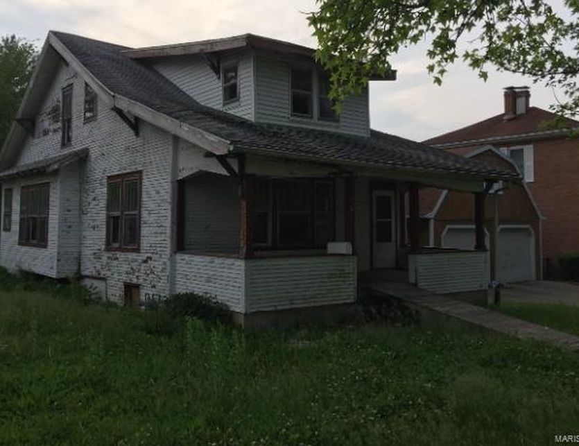 N Main St, Hillsboro, IL 62049, Foreclosure Call 4BD / 1BH