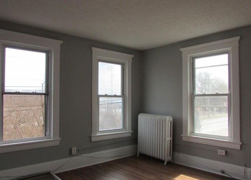 Windsor Hwy, New Windsor, NY 12553, Foreclosure 95,000 3BD / 1BH Foreclosure Listing