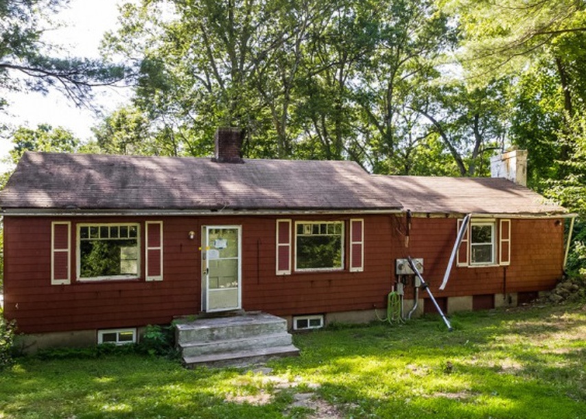 Fernwood Dr, Cheshire, CT 06410, Foreclosure 100,000 3BD / 2BH