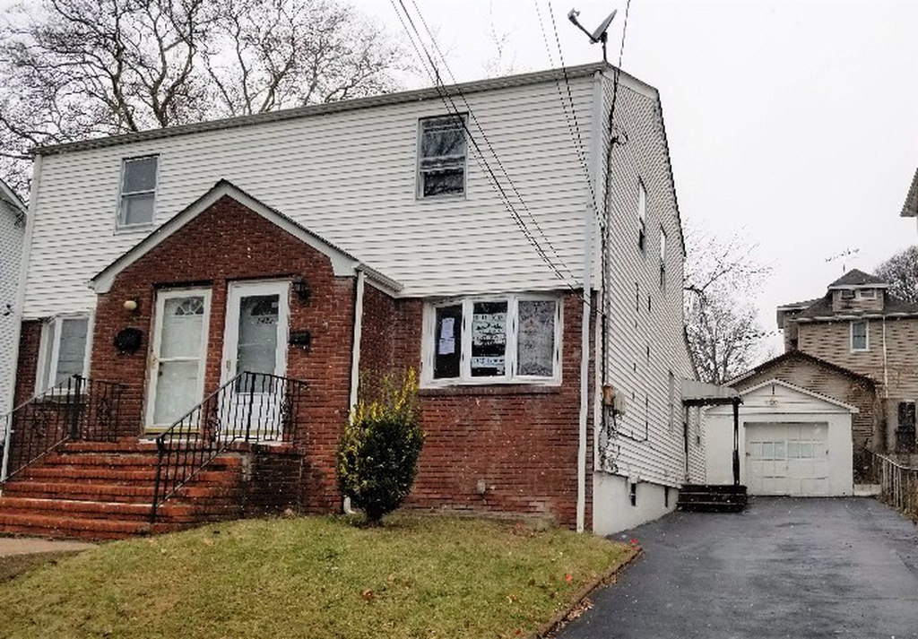 Hiawatha Ave, Hillside, NJ 07205, Foreclosure 130,000 3BD / 2BH