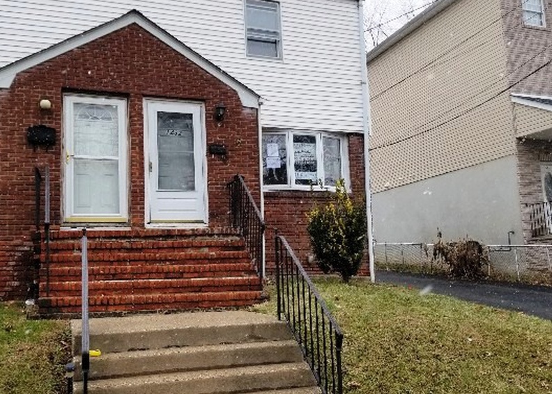 Hiawatha Ave, Hillside, NJ 07205, Foreclosure 130,000 3BD / 2BH